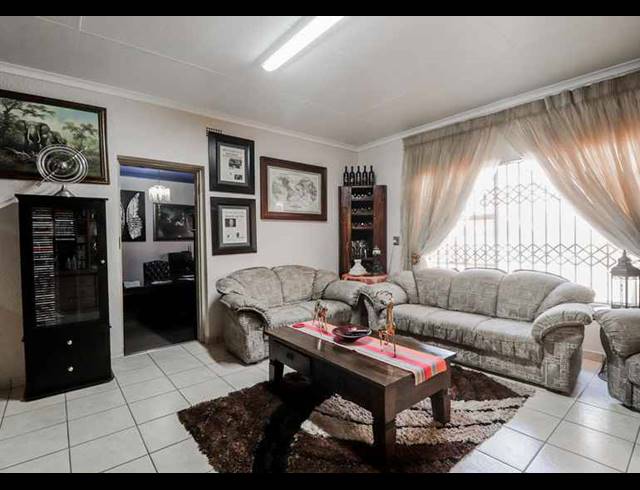 3,400M² SMALLHOLDING FOR SALE IN GROOTVALY